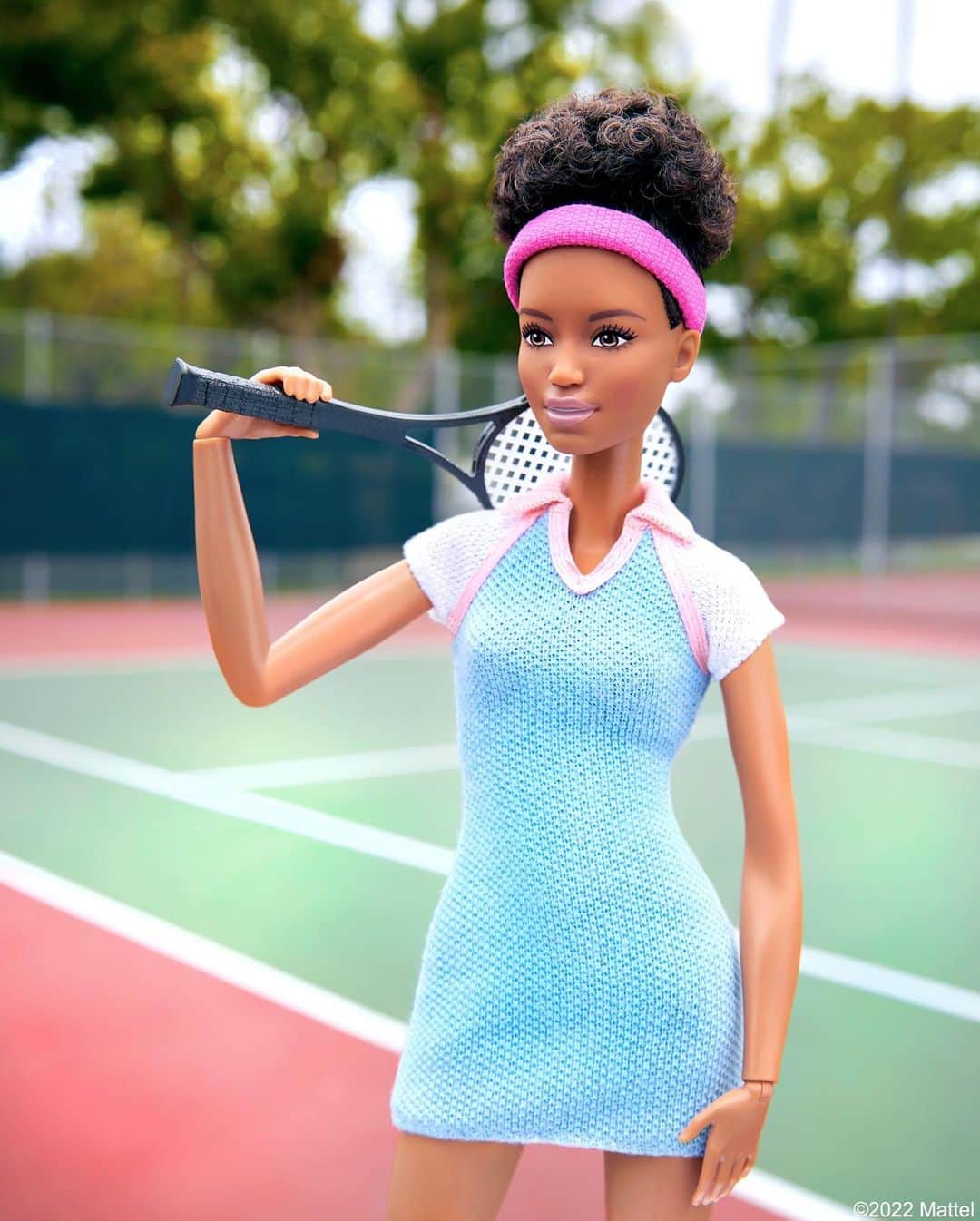 バービーさんのインスタグラム写真 - (バービーInstagram)「Serving…literally. Anyone else giving tennis a swing lately? 🎾 #barbie #barbiestyle」9月10日 1時50分 - barbiestyle