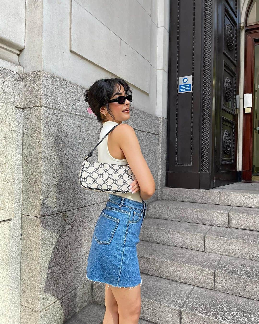 プリマークさんのインスタグラム写真 - (プリマークInstagram)「When your bag and shoes match 👌 @sophiapathak 🤍 Prices from £8/€10, featuring items from our #PrimarkCares range.  💙Primark Cares is our commitment to doing better, every day - making more sustainable products everyone can afford, reducing our impact on the planet and supporting the livelihoods of the people who make our clothes. This is how change looks.💙」9月10日 2時00分 - primark