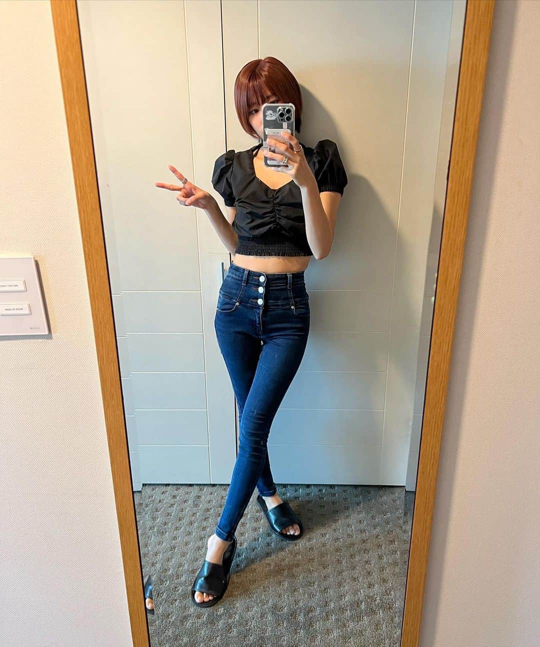 のインスタグラム：「. . . APT仁川🇰🇷のときの コーディネートたち🫶🩷  会場行くと寒いし、 でもおしゃれはしたいし、 でも荷物は減らしたいし…  という葛藤の中で生まれた 精一杯の着回し……🙁✨  #fashion #styleinspo #ootd #outfitoftheday #whatiwore #shoppingaddict #instafashion #currentlywearing #instastyle #fashionista #ファッション #お洒落さんと繋がりたい #おしゃれさんと繋がりたい #おしゃれ #今日のコーデ」