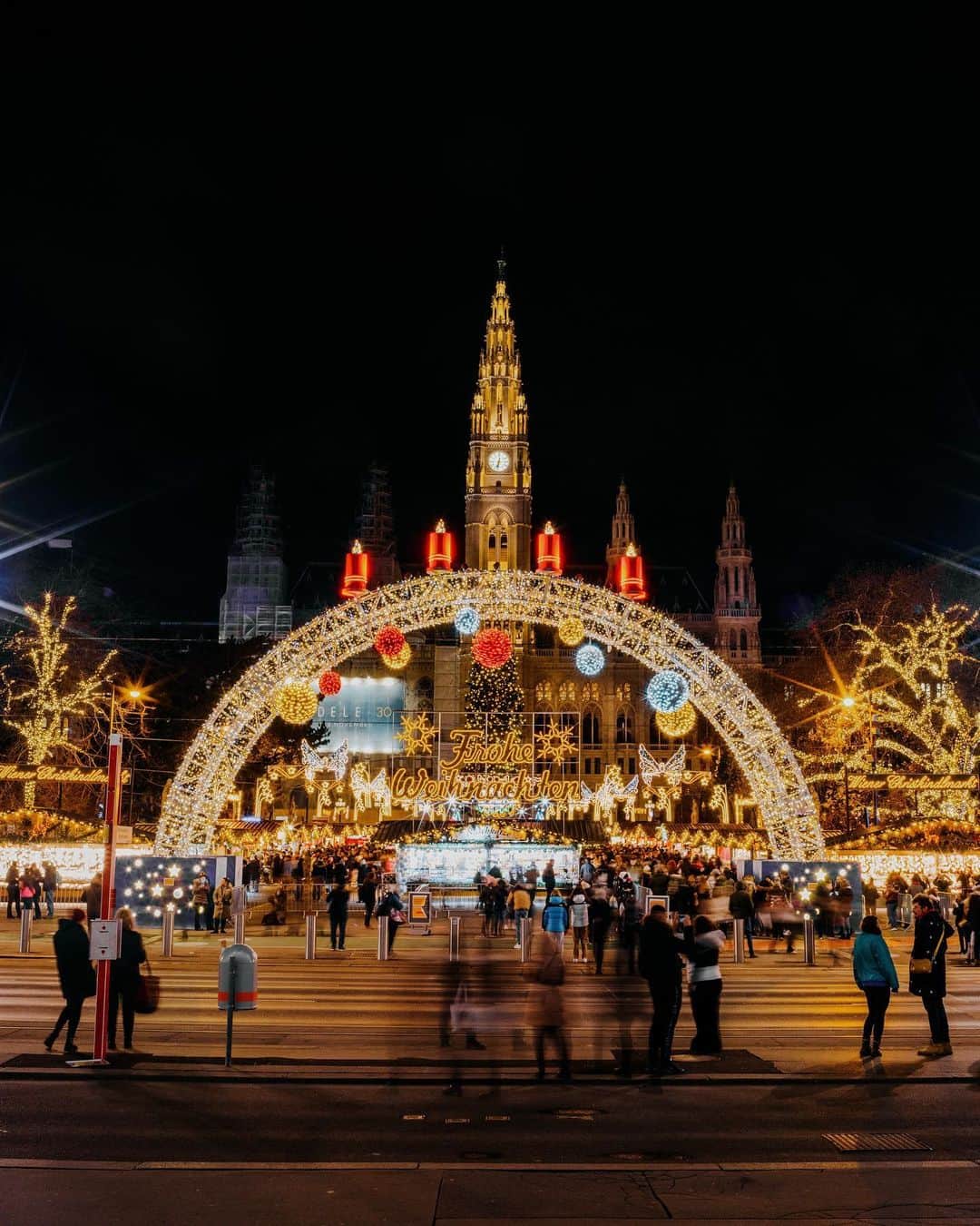 Wien | Viennaのインスタグラム：「Who is visiting #Vienna this Winter? 🤩 We compiled a complete list with every Christmas market and its opening dates!👇  🎄 Viennese Christmas Market on City Hall Square: 10.11. - 26.12. Rathausplatz, 1010 Vienna  🎄 Christmas Village on Maria-Theresien-Platz: 15.11. - 26.12.  Maria-Theresien-Platz, 1010 Vienna  🎄 Christmas Village at Belvedere Palace: 17.11. - 26.12. Prinz-Eugen-Strasse 27, 1030 Vienna  🎄 Christmas Village on the University Campus: 10.11. - 23.12. Alserstrasse/Spitalgasse, Hof 1, 1090 Vienna  🎄 Advent at Liechtenstein Garden Palace: 17.11. - 23.12. Fürstengasse 1, 1090 Vienna  🎄 Old Viennese Christmas Market on Freyung. 17.11. - 23.12. Freyung, 1010 Vienna  🎄 Christmas Market Am Hof: 10.11. - 23.12. Am Hof, 1010 Vienna  🎄 Christmas Market Schloss Schönbrunn: 18.11. - 26.12. Schönbrunn Palace, 1130 Vienna  🎄 Art Advent – Art & Crafts on Karlsplatz: 24.11. - 23.12. Karlsplatz, 1040 Vienna  🎄 Christmas Market on Spittelberg. 16.11. - 23.12. Spittelberggasse, Stiftgasse, Schrankgasse, Gutenberggasse, 1070   🎄Christmas Market on Stephansplatz: 10.11. - 26.12. Stephansplatz, 1010 Vienna  🎄 Winter Market on Riesenradplatz: 18.11. - 7.1.24 Riesenradplatz, 1020 Vienna  🎄 Almadvent: 23.11. - 22.12. Messeplatz 1, 1020 Vienna  🎄 Ottakringer Weihnachtszauber: 23.11. - 23.12. Ottakringerplatz 1, 1160 Vienna  We hope to see you during Vienna‘s beautiful Christmas time. 🤩  #vienna #wien #vienna_austria #vienna_city #visitvienna #viennagram #traveleurope #traveltheworld #travelgram #travelphotography #traveling #christmasmarket #christmasdecoration #christmasvienna」