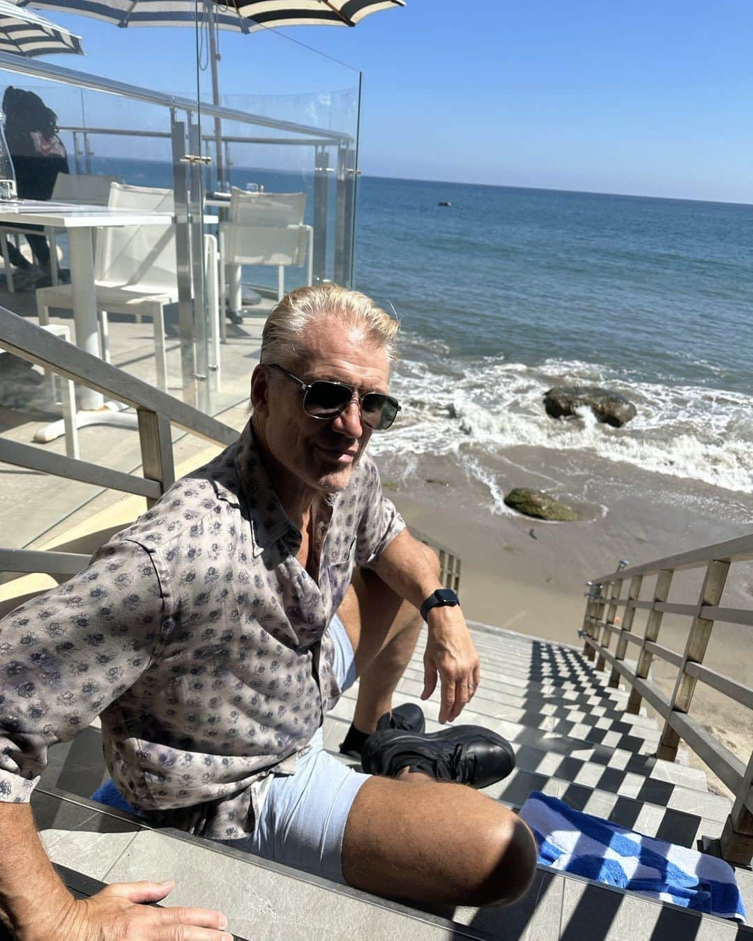 ドルフ・ラングレンのインスタグラム：「Always great to get out of the city and take a break in Malibu. The ocean relaxes me - even it’s just grabbing lunch for a an hour or two. A mini vacation 🌴 Bonus - bad cell phone coverage」