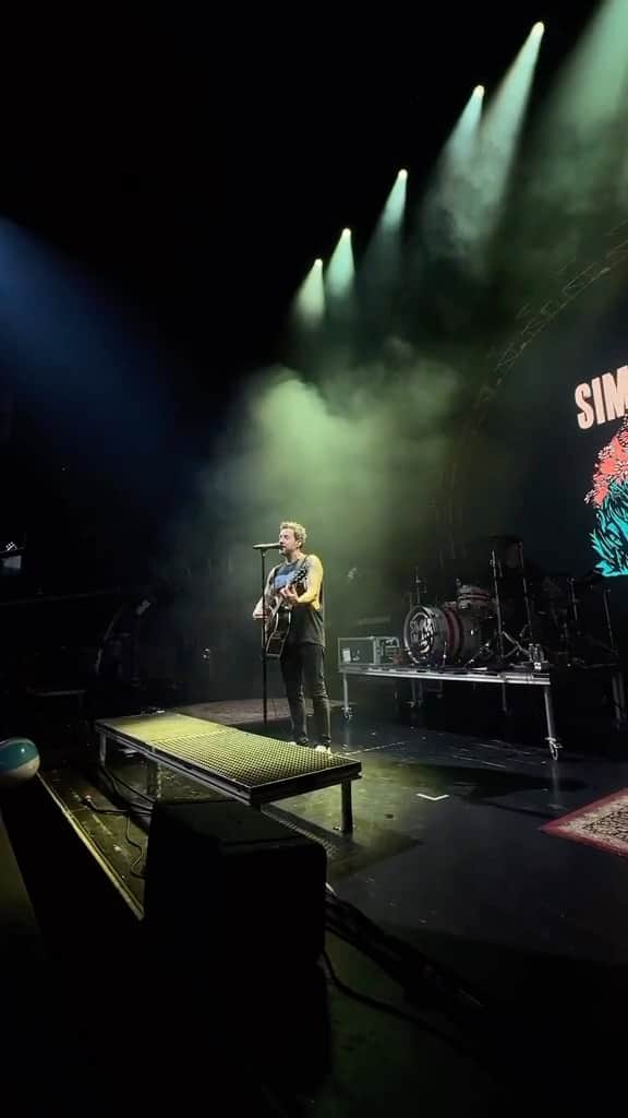 Simple Planのインスタグラム：「Are you a 🕯️or a 💥 kind of person in the crowd for this one? Either way, you’re all perfect 😉🫶   #poppunk #simpleplan #concert #livemusic」