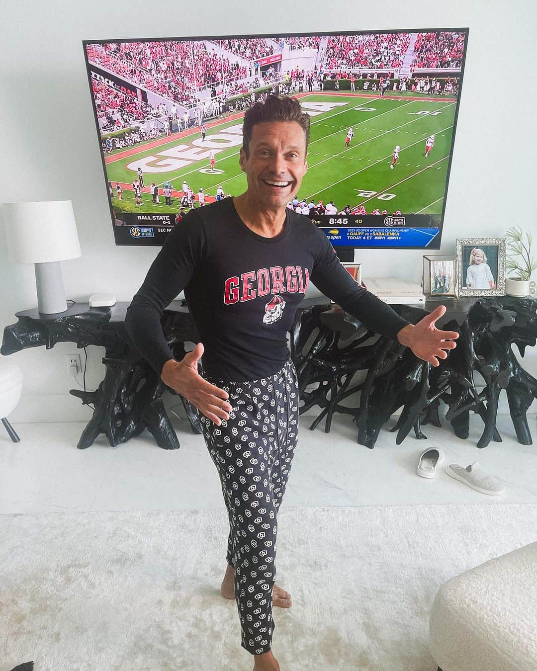 ライアン・シークレストさんのインスタグラム写真 - (ライアン・シークレストInstagram)「Oops… think my uniform shrank since last season #godawgs🏈」9月10日 2時22分 - ryanseacrest