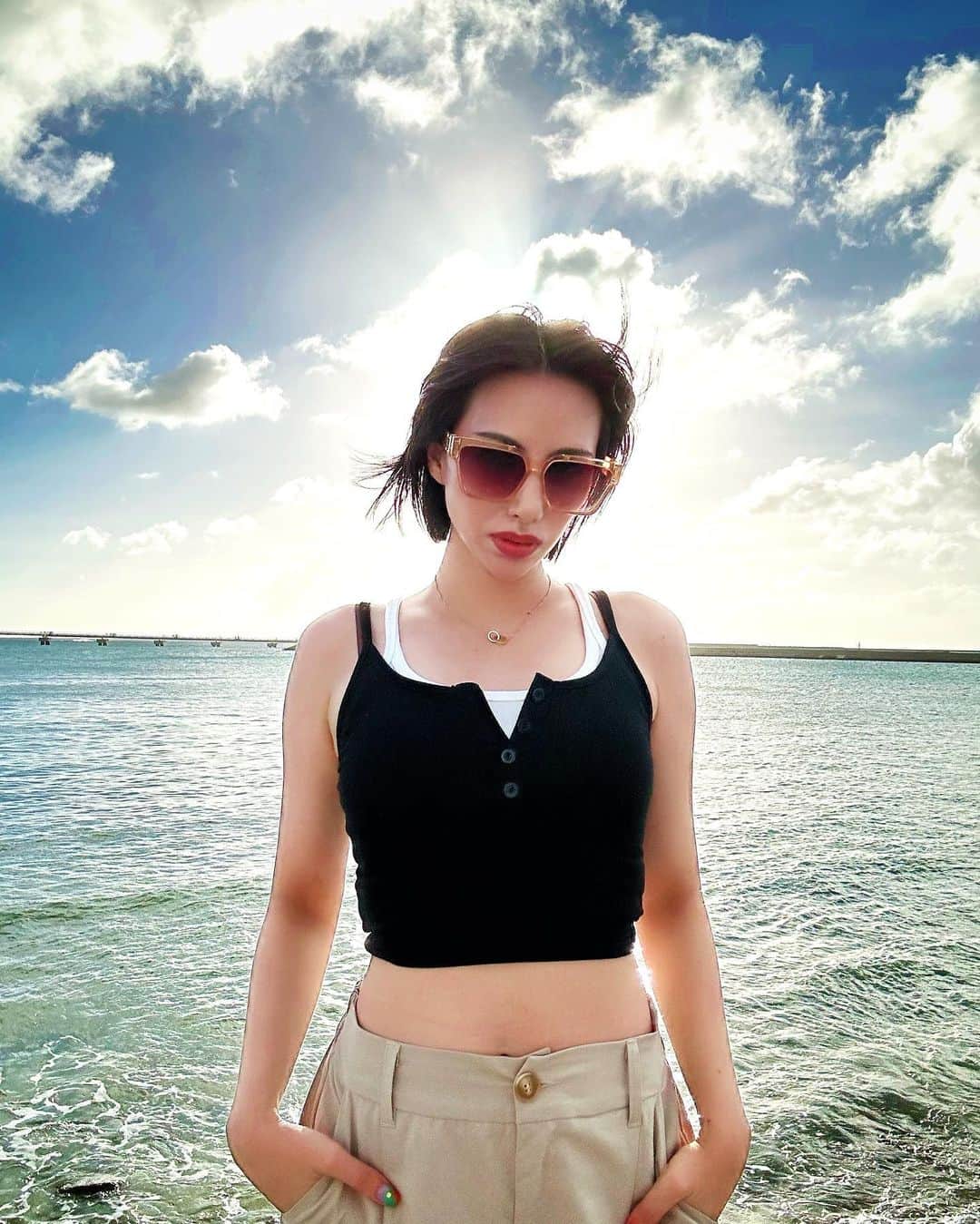 チャベス愛のインスタグラム：「. 🌇🌊 気持ちは浜崎あゆみ様👑」