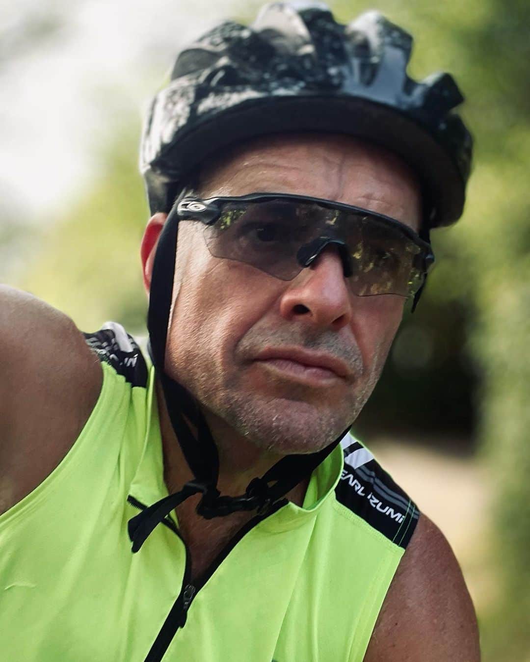 ポール・ブラックソーンさんのインスタグラム写真 - (ポール・ブラックソーンInstagram)「Don’t take selfies on bicycles. Last days of summer. #mamil」9月10日 2時38分 - paulblackthorne
