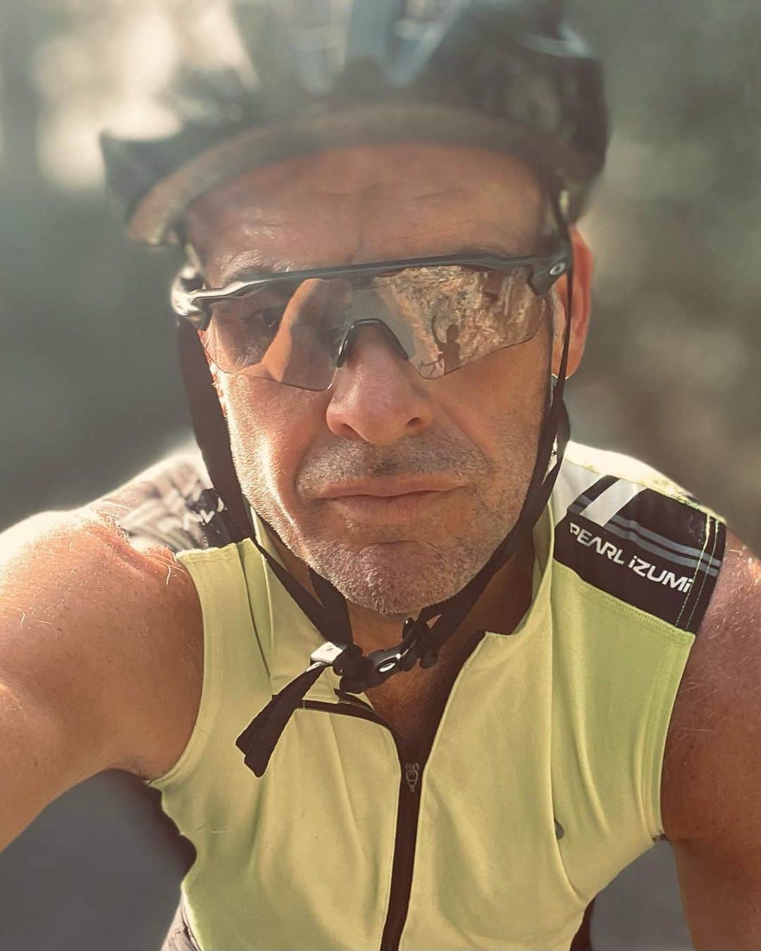 ポール・ブラックソーンさんのインスタグラム写真 - (ポール・ブラックソーンInstagram)「Don’t take selfies on bicycles. Last days of summer. #mamil」9月10日 2時38分 - paulblackthorne