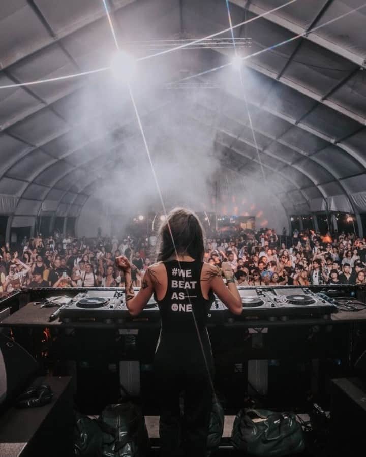 ジョルジオアルマーニのインスタグラム：「Behind the decks with @itsjovynn at Good Vibes Festival in Sepang, Malaysia #WeBeatAsOne」