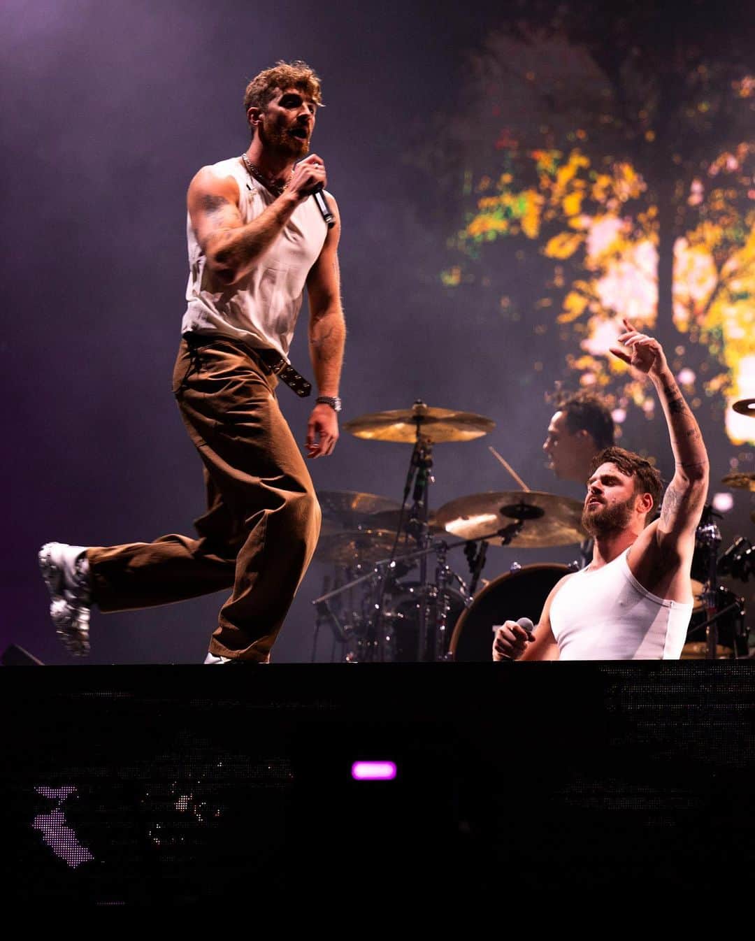 The Chainsmokersさんのインスタグラム写真 - (The ChainsmokersInstagram)「OBRIGADO!!!! São Paolo we did not expect that. They said there were over 100k people at the stage. I have shit eyesight so can only see about 10k of you but i’m gonna believe there were that many people there. We felt the energy of 100k people haha. It was such an honor to come back to Brazil in this way. We gonna go study portuguese for next time. Love you!! 🇧🇷 🇧🇷 🇧🇷 🇧🇷 🇧🇷 🇧🇷 🇧🇷」9月10日 2時33分 - thechainsmokers
