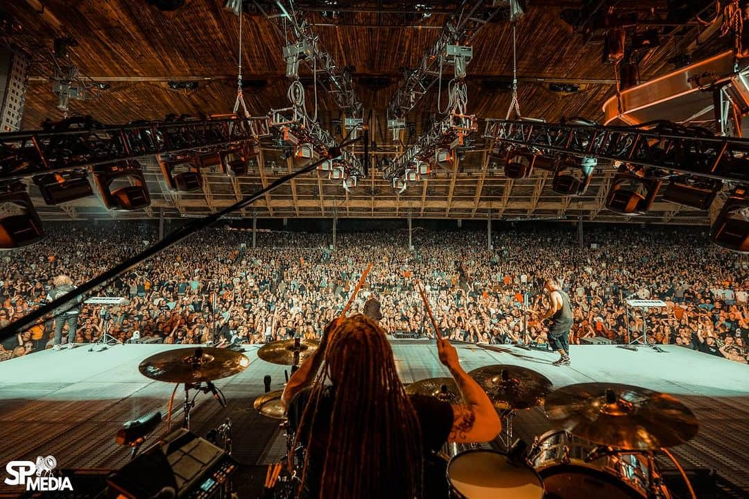 Shinedownのインスタグラム：「Let’s keep this party rollin!!! Next stop on the #TheRevolutionsLiveTour… Alton, VA for @blueridgerockfest! 🤘🔥  📸 @sanjayparikhphoto」