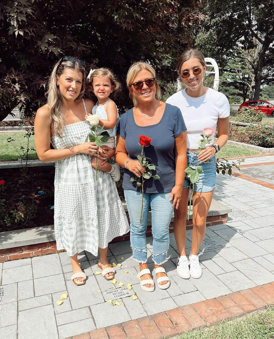 サマンサ・シザーリオさんのインスタグラム写真 - (サマンサ・シザーリオInstagram)「beautiful morning at the rose garden honoring dad (pop) at the @liveonnewyork donor ceremony 🌹we miss you every day ♡」9月10日 2時36分 - sammi.kramer