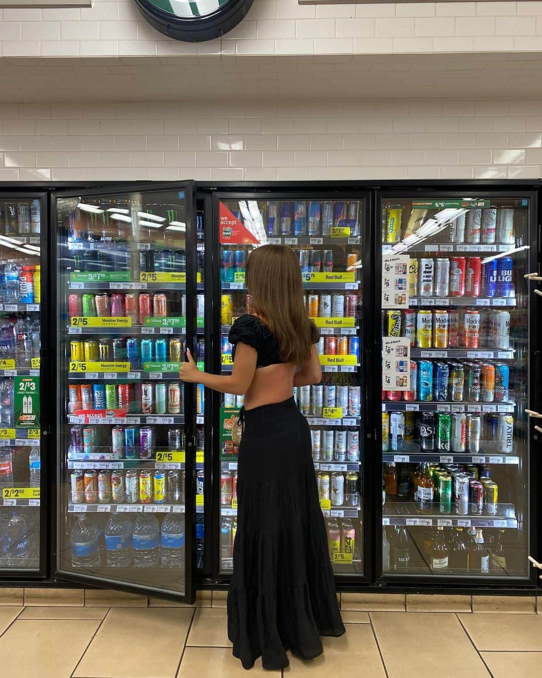 ベイビー・アリエルさんのインスタグラム写真 - (ベイビー・アリエルInstagram)「post-dinner gas station run 🍜」9月10日 2時40分 - babyariel