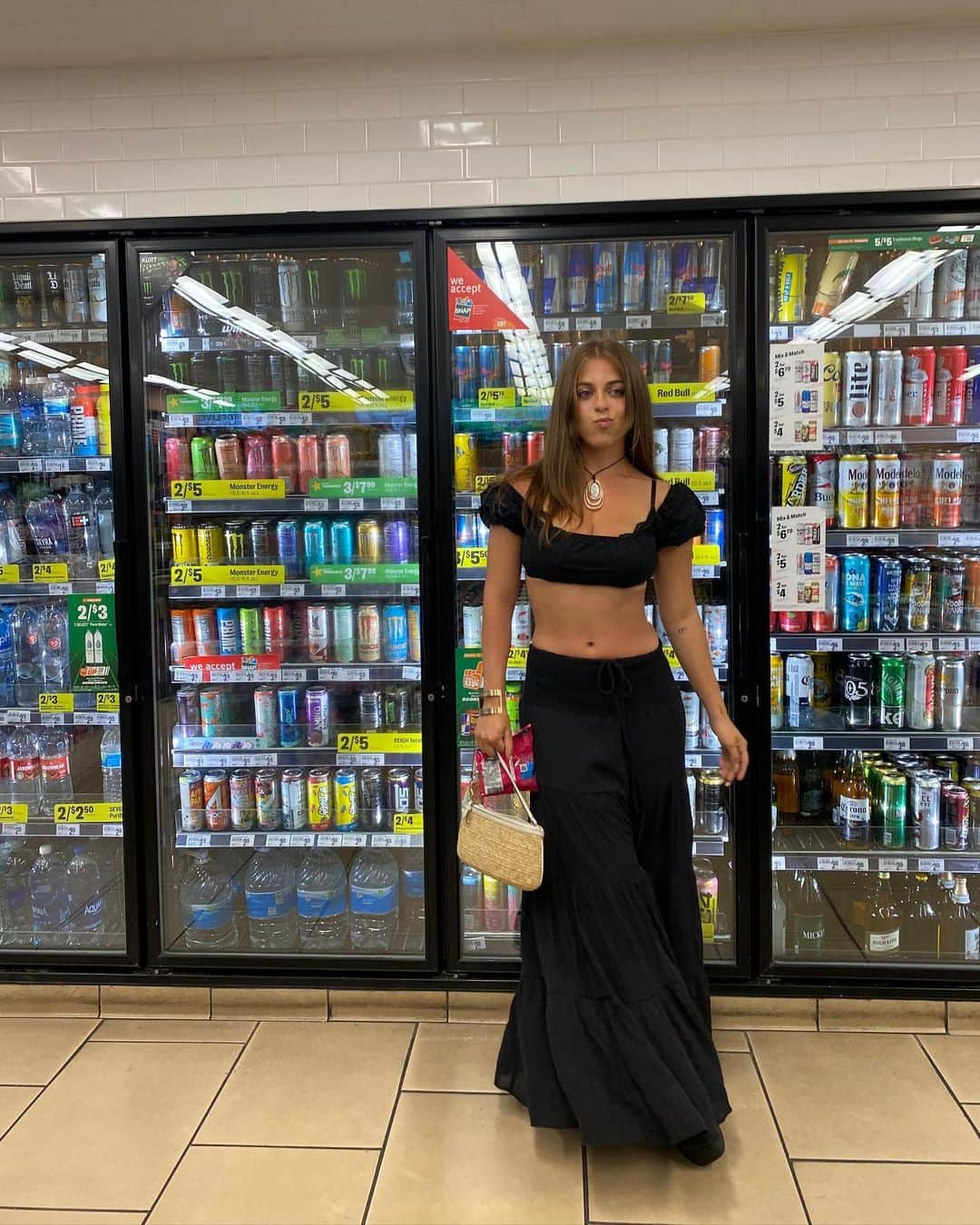 ベイビー・アリエルのインスタグラム：「post-dinner gas station run 🍜」