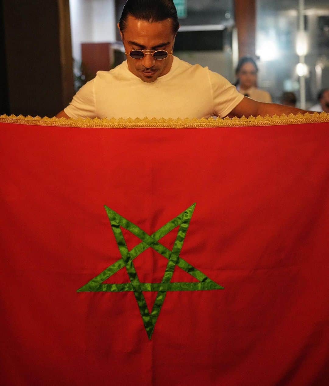 Saltbae（ヌスラット・ガネーシュ）のインスタグラム：「Our hearts go out to all those effected by this unfortunate event , we are with you 🇲🇦#fas#moroco」