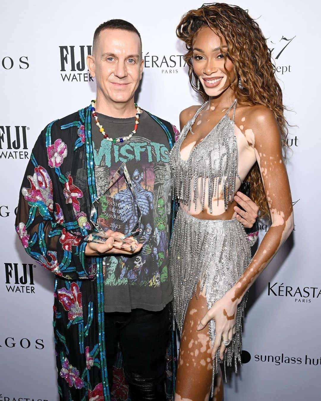 ジェレミー・スコットのインスタグラム：「SO TOUCHED BY YOUR BEAUTIFUL WORDS LAST NIGHT MY DARLING @winnieharlow 🙏🏽 THANK YOU FOR PRESENTING ME WITH THE @dailyfrontrow THE VISIONARY AWARD 💎 IM SO HUMBLED AND HONORED THANK YOUUU @brandusa_niro & @eddie2275 💘🥰🙏🏽」