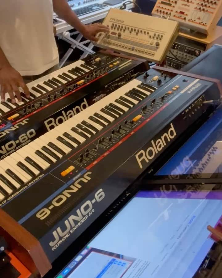 ジャスト・ブレイズのインスタグラム：「Happy 909 day!! Thank you @rolandglobal @heard_larry @tyreecoopershouse @tonio_chronicles @beats4daze」