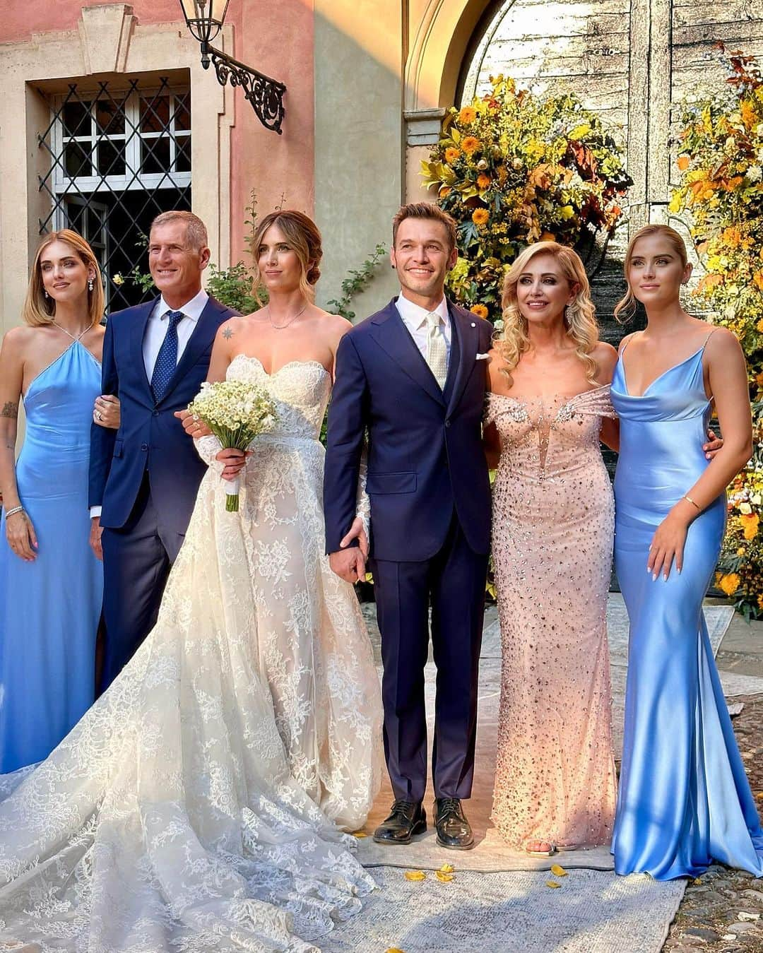 キアラ・フェラーニさんのインスタグラム写真 - (キアラ・フェラーニInstagram)「Evviva gli sposi 👰🏼❤️🤵🏻 @fraferragni @riky.nicoletti @chiaraferragni @marinadiguardo @marcoferragni_」9月10日 3時29分 - chiaraferragni