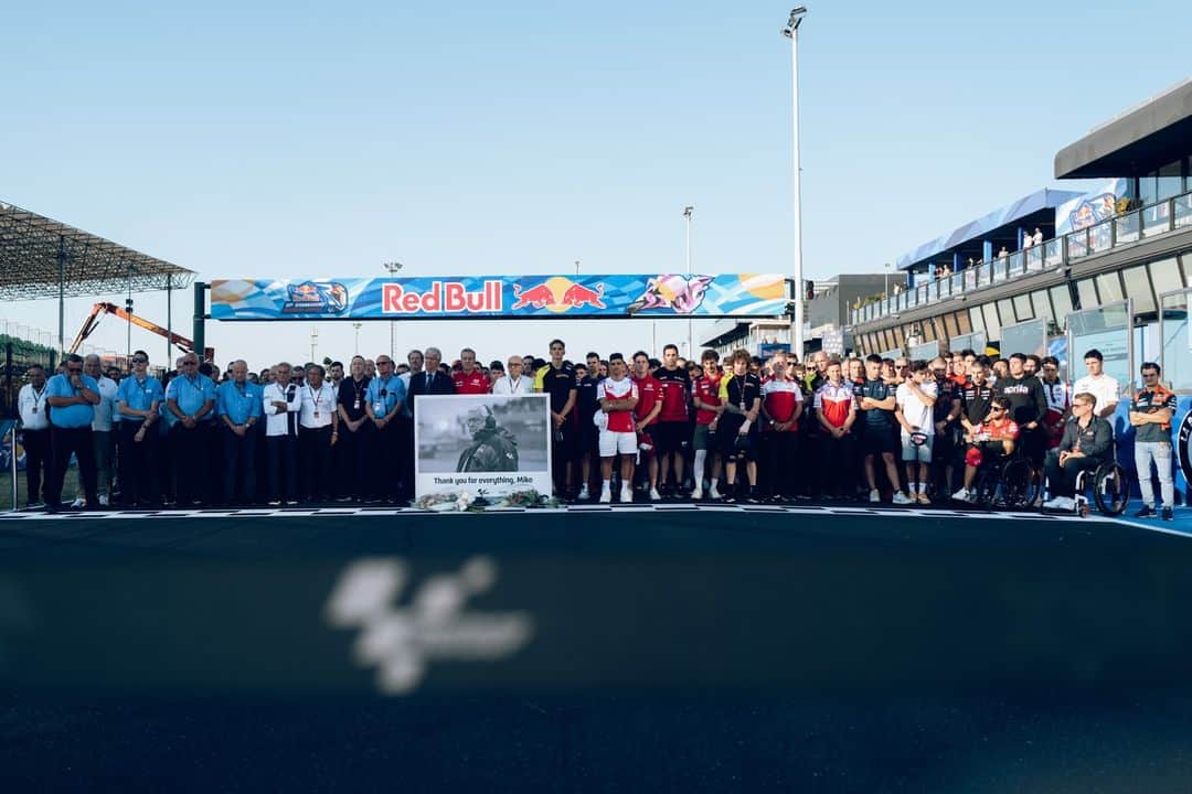 レプソル・ホンダのインスタグラム：「Thank you for everything, Mike.  Paying tribute to Mike Trimby, a man who has been critical in helping @MotoGP become what it is today.」