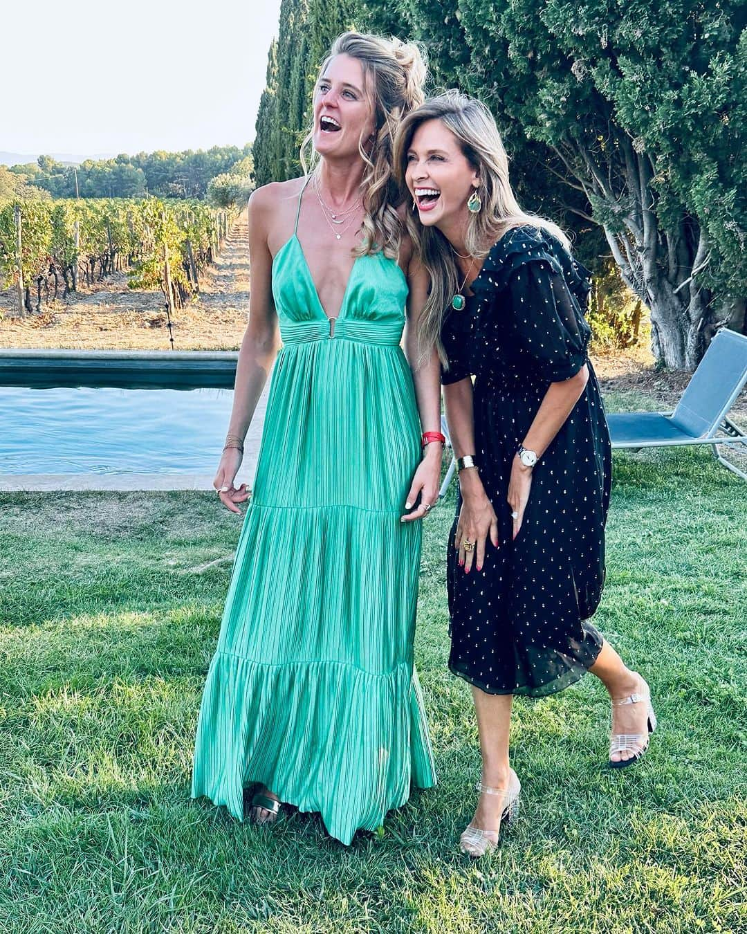 オフェーリ・ムニエさんのインスタグラム写真 - (オフェーリ・ムニエInstagram)「Wedding vibes 🤍 #cousine #enfamille @clolan 💚 @adelejeanne et AJ on vous souhaite tout le bonheur du monde ! 🫶🏻」9月10日 3時39分 - opheliemeunier