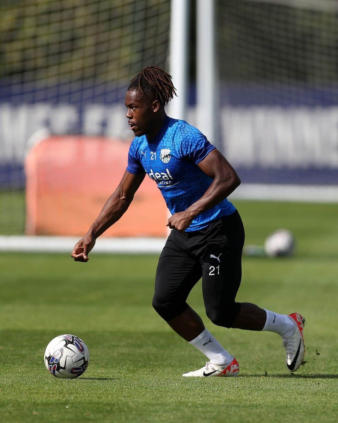 ウェスト・ブロムウィッチ・アルビオンFCさんのインスタグラム写真 (ウェスト・ブロムウィッチ・アルビオンFCInstagram)「Hard