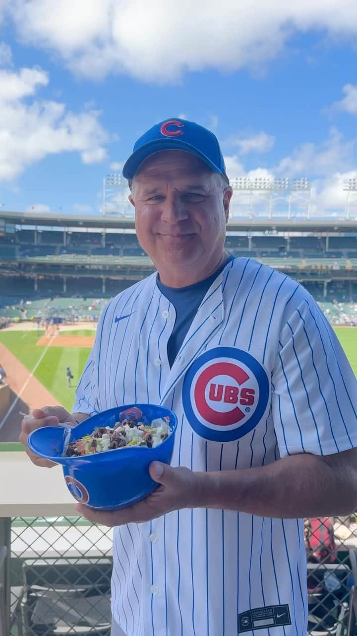 シカゴ・カブスのインスタグラム：「Better then your typical ballpark food at Wrigley Field! #cubs #wrigleyfield @cubs」