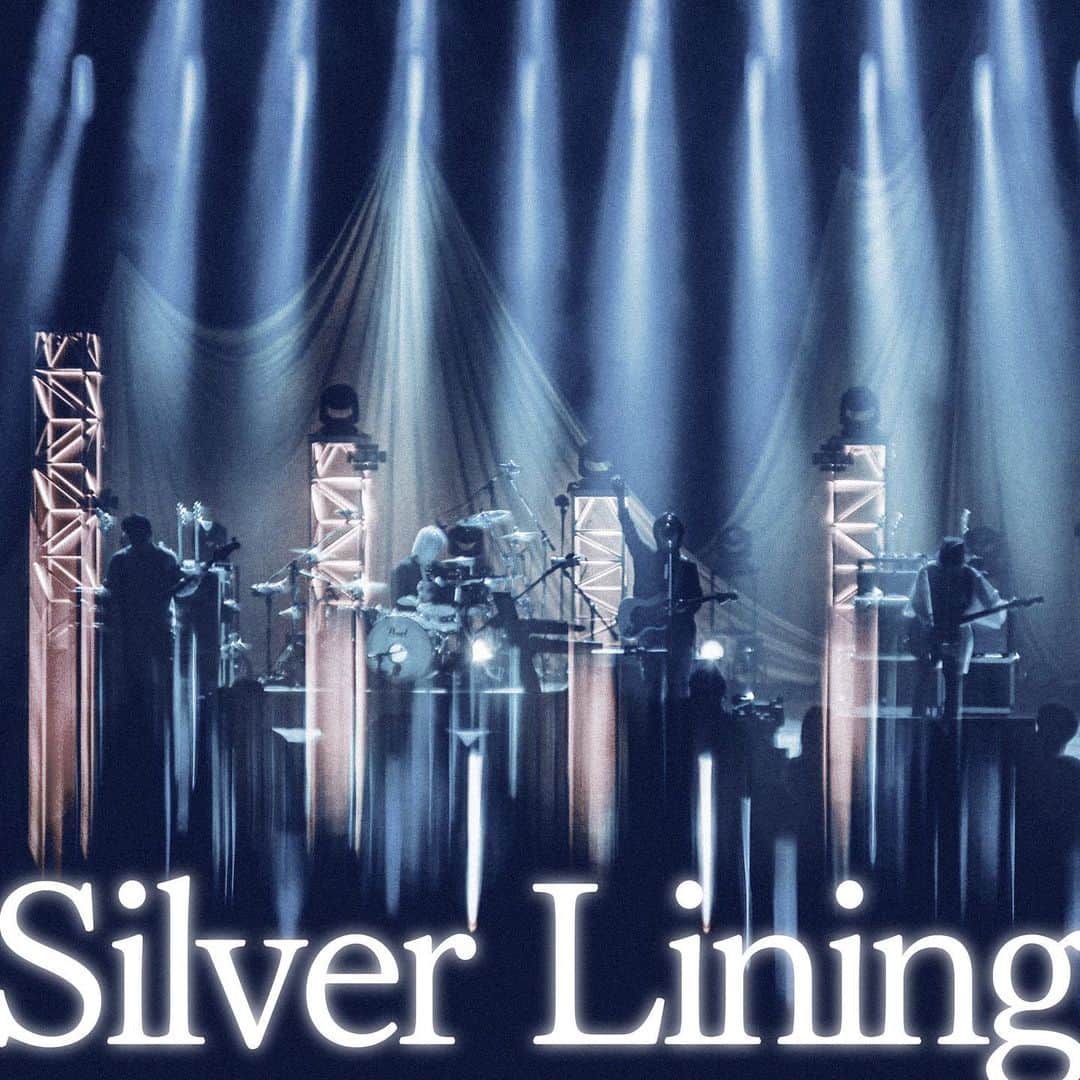 ホリエアツシのインスタグラム：「#ストレイテナー 新曲🎶 "Silver Lining" ついに配信スタートですな📡 ライブではツアーで4月からプレイしていたけど、早く音源を聴いてもらいたくてうずうずしていたんだね🫨」