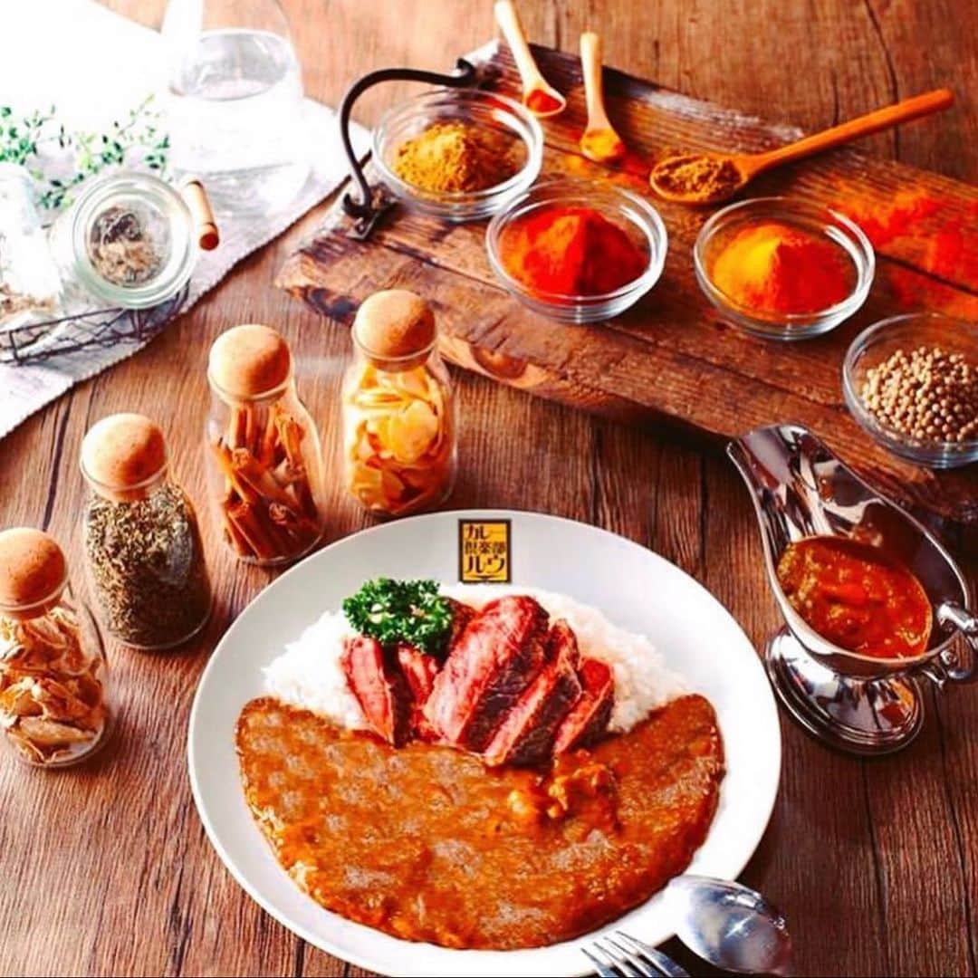 チキン南蛮カレーのルウ王子のインスタグラム：「最近カレー倶楽部ルウ都城本店 #ミート券 のお客様が激増中！  ミート券のお客様のほとんどが チキン南蛮カレーかみやざきハーブ牛 ステーキカレーをご注文！  宮崎カレーをご注文いただき 本当にあルウがとうございます！ ★ ★ #カレー好きと繋がりたい #チキン南蛮カレー #都城ランチ #カレー #宮崎グルメ #都城カレー #カレー倶楽部ルウ #宮崎 #都城 #カレー好きな人と繋がりたい #宮崎ランチ #都城メンチ #チキン南蛮」