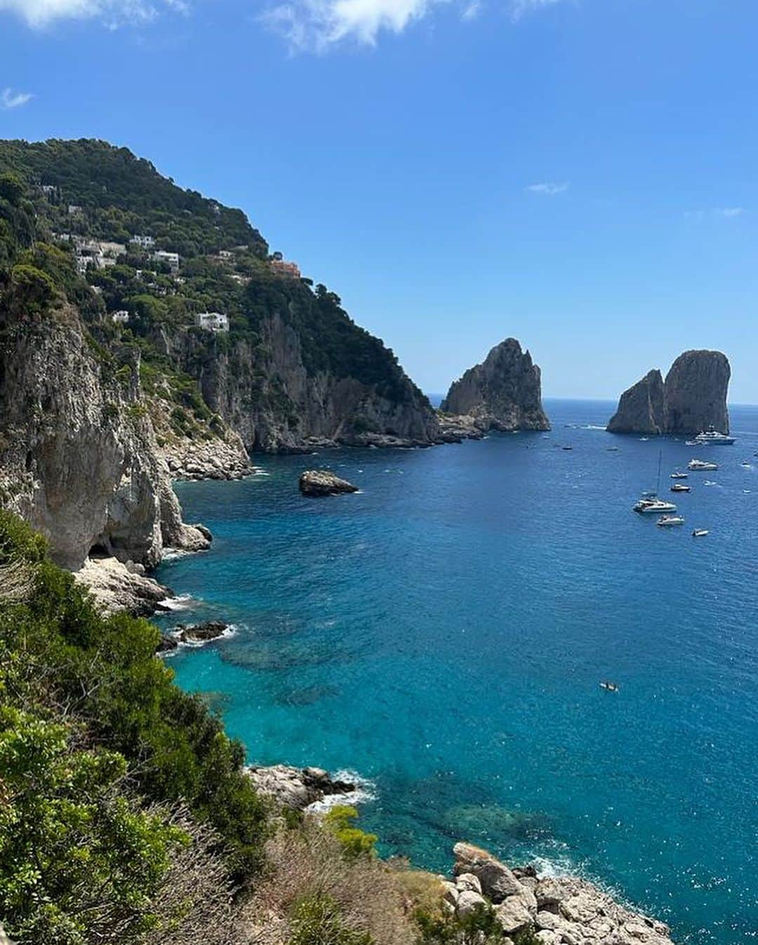 サーシャ・グレイさんのインスタグラム写真 - (サーシャ・グレイInstagram)「Here’s to three hour lunches #capri #anacapri #travel #isoladicapri #napoli」9月6日 6時32分 - sashagrey