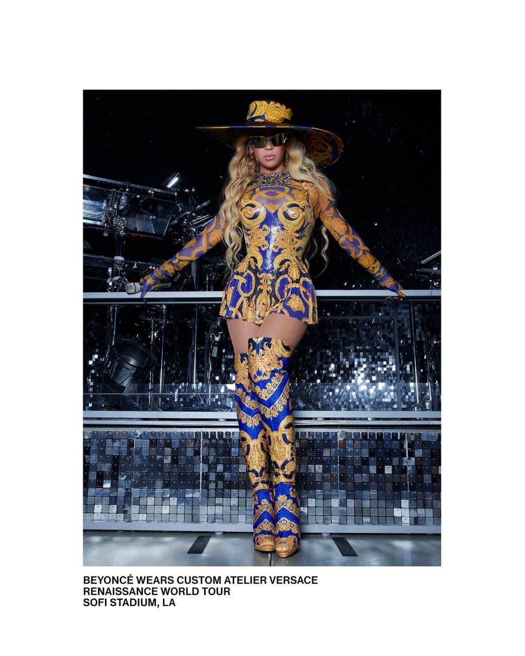 ジャンニヴェルサーチさんのインスタグラム写真 - (ジャンニヴェルサーチInstagram)「Atelier Versace for Beyoncé  Renaissance Tour SoFi Stadium, LA  Photography by Salvatore Delle Femmine Stylist Shiona Turini   #AtelierVersace  #Beyoncé #RENAISSANCEWORLDTOUR」9月6日 6時34分 - versace