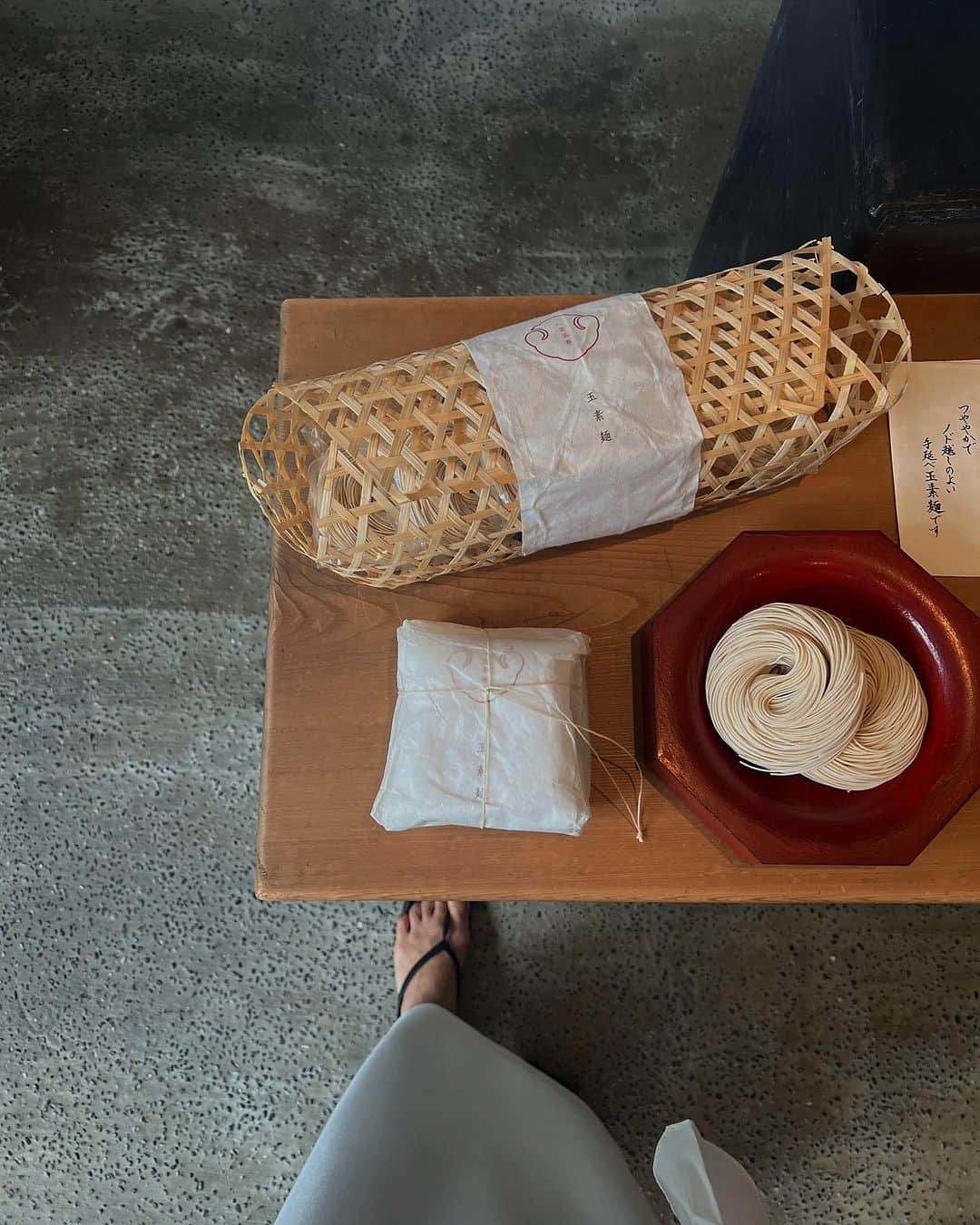 Icumi Oohamaさんのインスタグラム写真 - (Icumi OohamaInstagram)「🌾  大切な方への手土産に以前、朝食でお邪魔した 八雲茶寮さんへ立ち寄りました☺︎ この日は私もだいすきな素麺をセレクト。 入れ物にもこだわっていて渡す側もわくわくするショップです♩」9月6日 6時38分 - icumi___