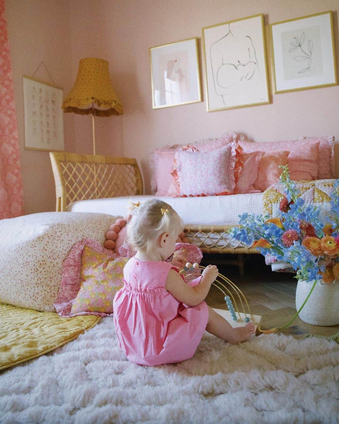 Amber Fillerup Clarkのインスタグラム：「She is absolute sunshine in our home 🌞」