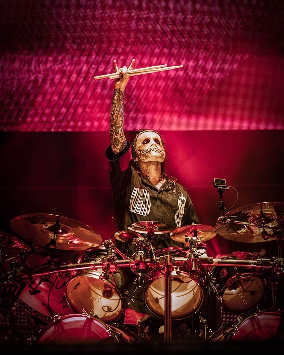 Slipknotのインスタグラム：「Congrats to @jayweinberg on being named “Metal Drummer of the Year” for the second year in a row in @modern_drummer Readers Poll.  Jay shares the cover of the September 2023 issue with @mightymaxweinberg which includes an in-depth, three-part interview -- out now. Check it out at moderndrummer.com」