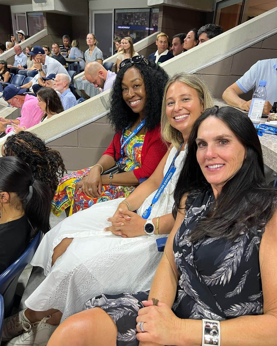 ベラミー・ヤングさんのインスタグラム写真 - (ベラミー・ヤングInstagram)「OH MY STARS! Y'all, we had the MOST FUN at the @usopen the last couple of days. I love this family of folks with everything in me, so it made it extra special to get to be there with them (thank you, Shonda!) - & WOW did we witness some INCREDIBLE #tennis. 😲 (that Sinner/Zverev match last night was unforgettable🤯 as was the privilege of getting to watch Mr. @carlitosalcarazz play in-person: on top of the prowess, what sheer joy 🤩💗) Hope each of you had an amazing (+long!) weekend too. Sending you so much love! #USOpen #NYC @usta #USTA WOWOWOW #ScandalFamForever 🎾🔥🥰🥂❤️🎉」9月6日 7時18分 - bellamyyoung