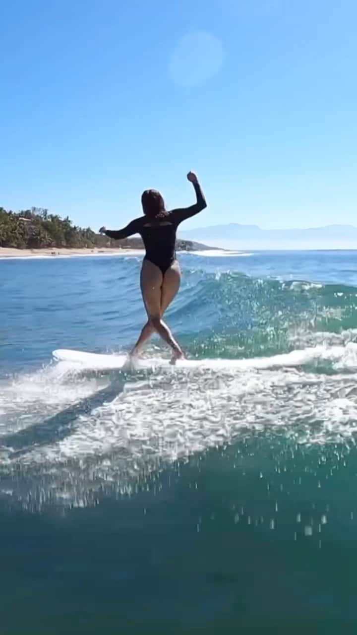 アナスタシア・アシュリーのインスタグラム：「Different type of flow 👣」