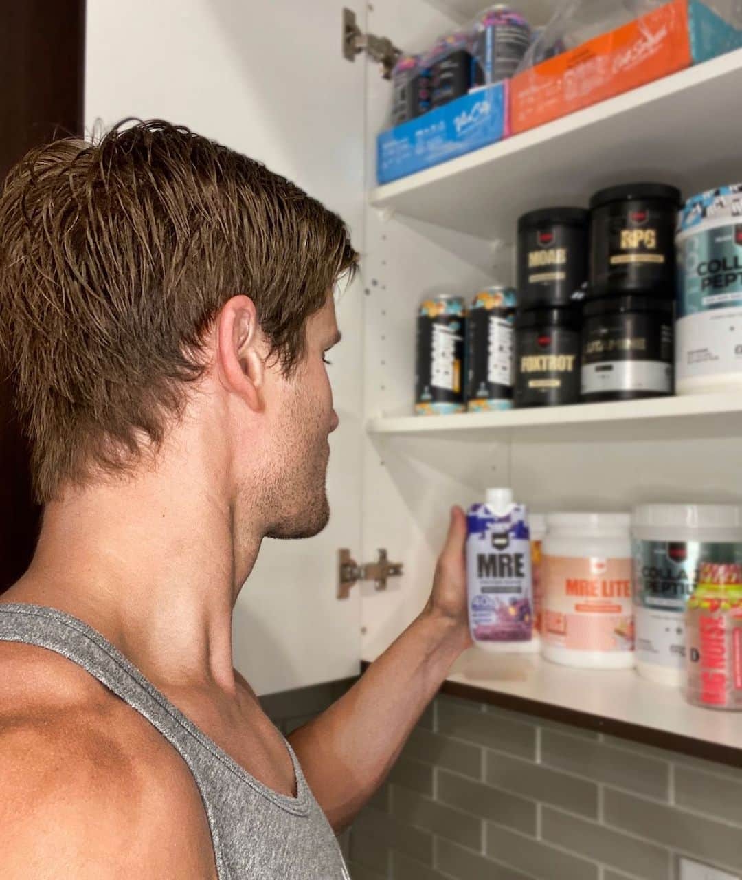 セージ・ノースカットのインスタグラム：「Grabbing some protein! Buy One Get One FREE today! Click the link in my bio for deal #TeamRedcon1 #Ad」