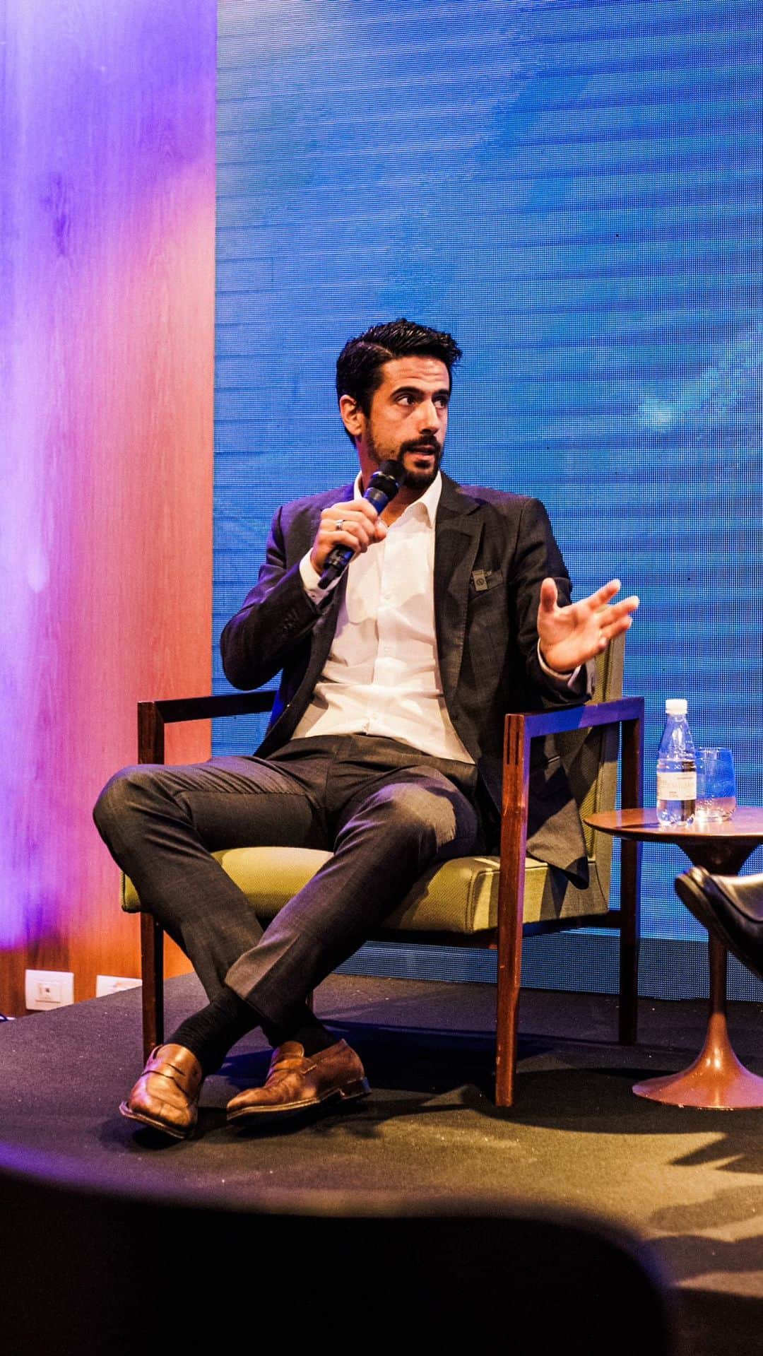 のインスタグラム：「Parabéns @bankjuliusbaer que evento fantástico com direito a Roberto Campos Neto, Sophia Robot e muito mais.  Sempre uma honra falar um pouco sobre o futuro da mobilidade e transição energética.  Até ano que vem 👊🏻  #bankjuliusbaer #future #mobility #AI #electric」