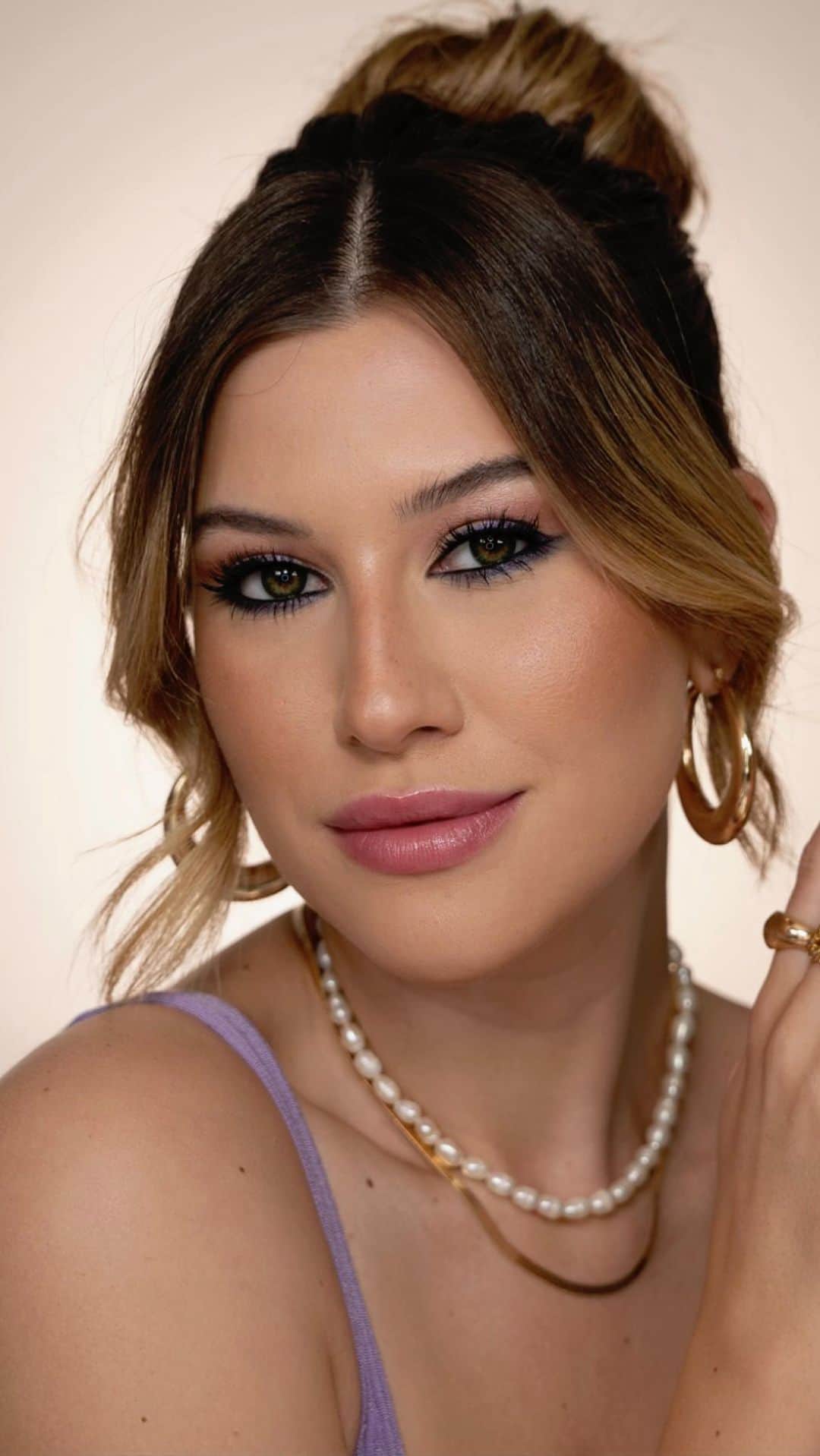 ニーナさんのインスタグラム動画 (ニーナInstagram)「apaixonada nessa maquiagem que a