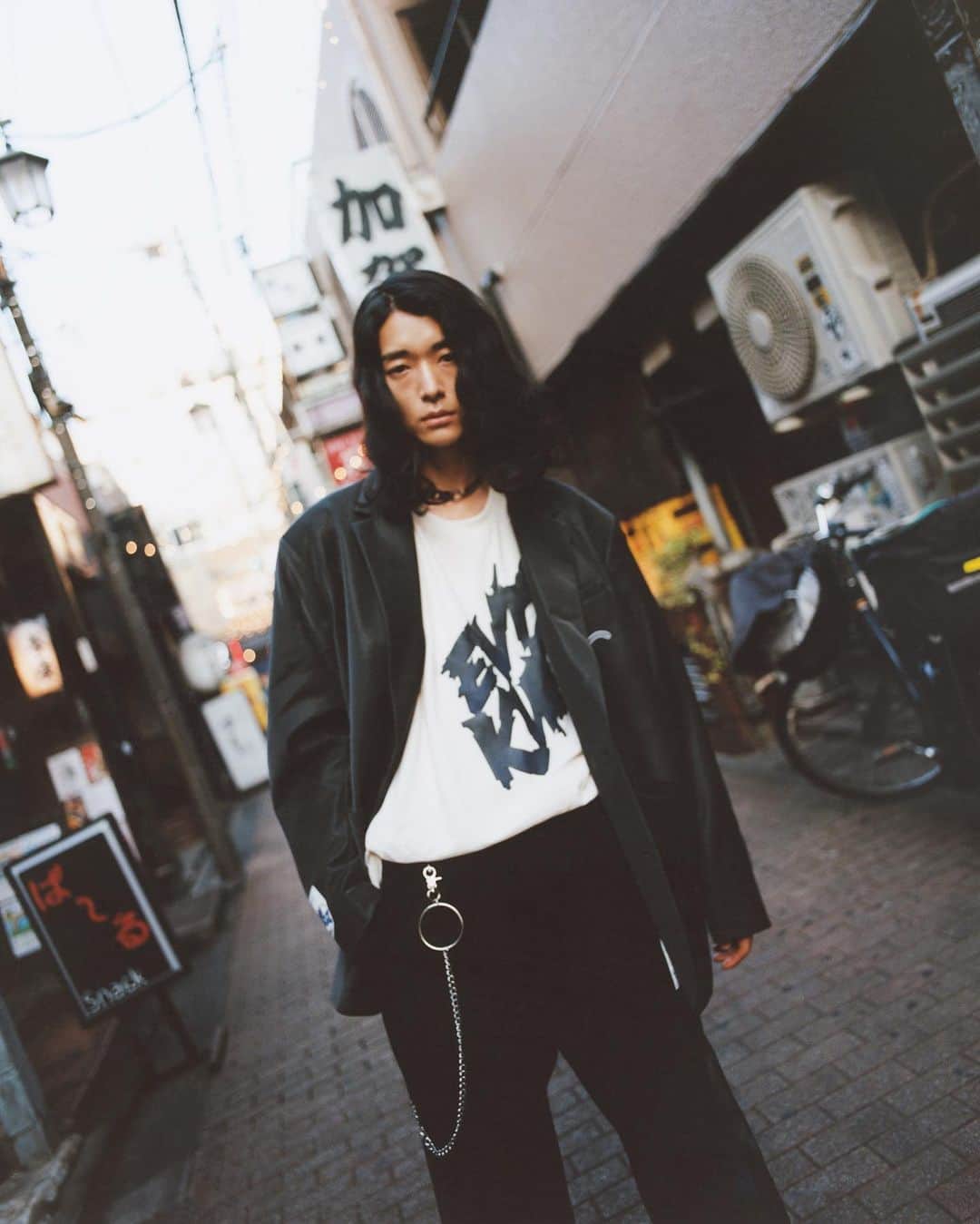 エヴィスジーンズのインスタグラム：「Discover some of our latest and favorite KURO styles of the season.   #evisu #evisukuro」
