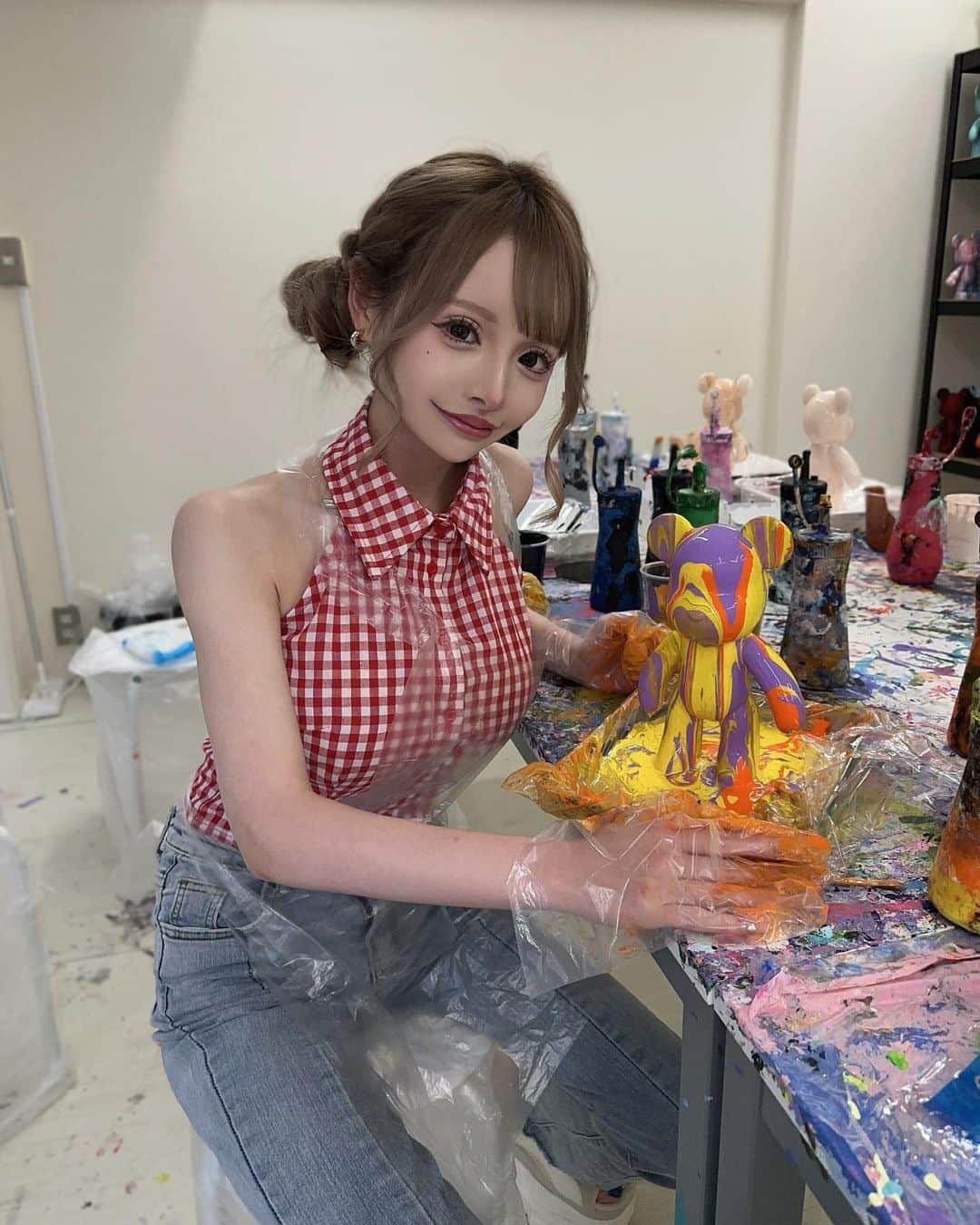 美咲キララさんのインスタグラム写真 - (美咲キララInstagram)「🧸🎨🎨🎨 . rakugaki東京 🖼 フィギュアに塗り塗りしてきた♥️♥️ これまじ楽しい😭！！！ 思ったようにいかないのがまた楽しい🥹 絶対再チャレンジしたい🧸♥️ . . #ラクガキ#ラクガキ東京 #フィギュアアート #フィギュアアート東京 #アートワークショップ #アートワークショップ東京 #ワークショップ東京 #東京観光スポット#東京旅行 #渋谷観光#渋谷デートスポット #渋谷」9月5日 22時56分 - ___krrnano