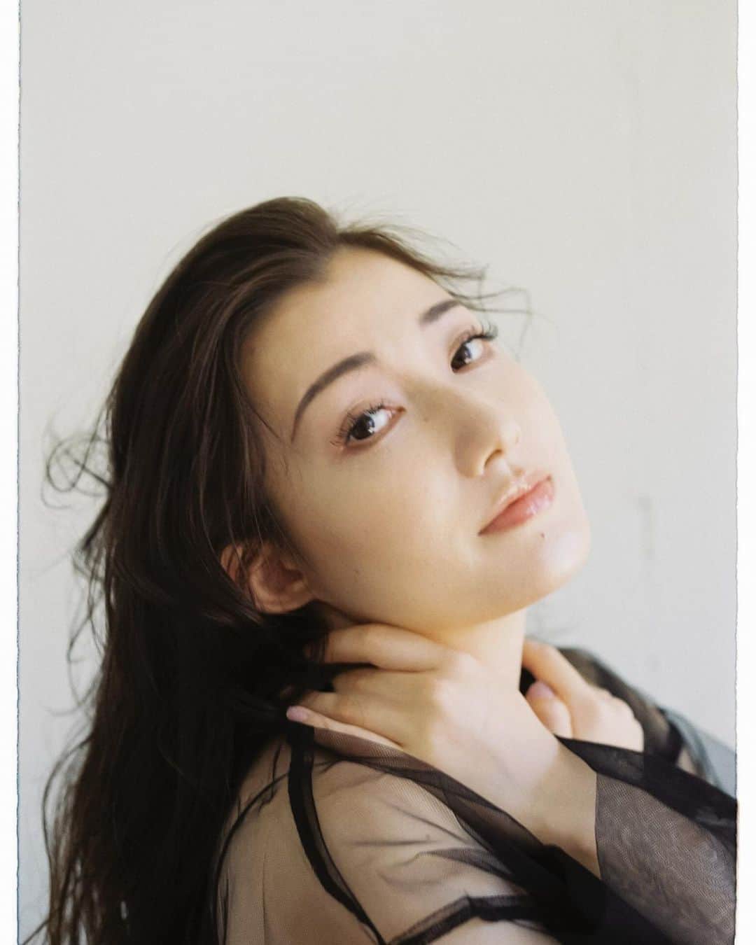 黒川沙良のインスタグラム：「1日リリースして、たくさんシェアしてくれたり嬉しい感想を頂けたり、プレイリストに入ったり✨ とても幸せな気分🥰嬉しいです。 本当にどうもありがとう🩷  そして、1日〜3日までのポスタープレゼントキャンペーン❣️ SNSシェアも3日間本当にありがとうございました🍯❣️ 🌟当選3名様にはDMをもって当選のご連絡を今週中にさせて頂きます。  これからも沢山の方に 〝 𝐒 𝐞 𝐜 𝐫 𝐞 𝐭  𝐂 𝐚 𝐥 𝐥〟 が届きますように𓂃𓈒𓏸︎︎︎︎  - - - - - - - - - - - - - - - - - - - - - -   2023.9.1  Out Now ... 🍯  〝 𝐒 𝐞 𝐜 𝐫 𝐞 𝐭  𝐂 𝐚 𝐥 𝐥〟  プロフィールリンク🔗から 各配信先に飛べます✨️  - - - - - - - - - - - - - - - - - - - - - -   #黒川沙良  #SecretCall」