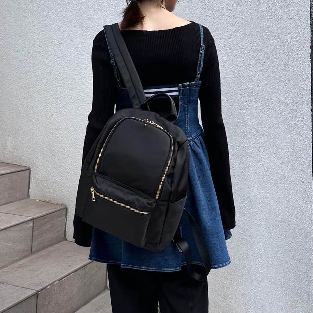 PAPILLONNER（パピヨネ）のインスタグラム：「【 recommend item 】  女性の体に収まりのいいミディアムサイズのバックパックが登場。  外側にも内側にも収納ポケットが複数作られているので、荷物の整理も簡単。 小ぶりに見えてA4サイズも収納できるのでお仕事バッグにもおすすめです。  ▼ 【PAPILLONNER/パピヨネ】ミディアムバックパック CLZ5032212A0001 ¥8,800(税込)  . .  #COLLAGEGALLARDAGALANTE#コラージュガリャルダガランテ#PAPILLONNER#パピヨネ#palcloset#パルクローゼット#オトナコーデ#高見えアイテム#骨格ストレートコーデ#骨格ウェーブコーデ#骨格ナチュラルコーデ#カラーコーディネート#20代コーデ#30代コーデ#40代コーデ#大人シンプルコーデ #リュック #リュック女子 #リュックコーデ」
