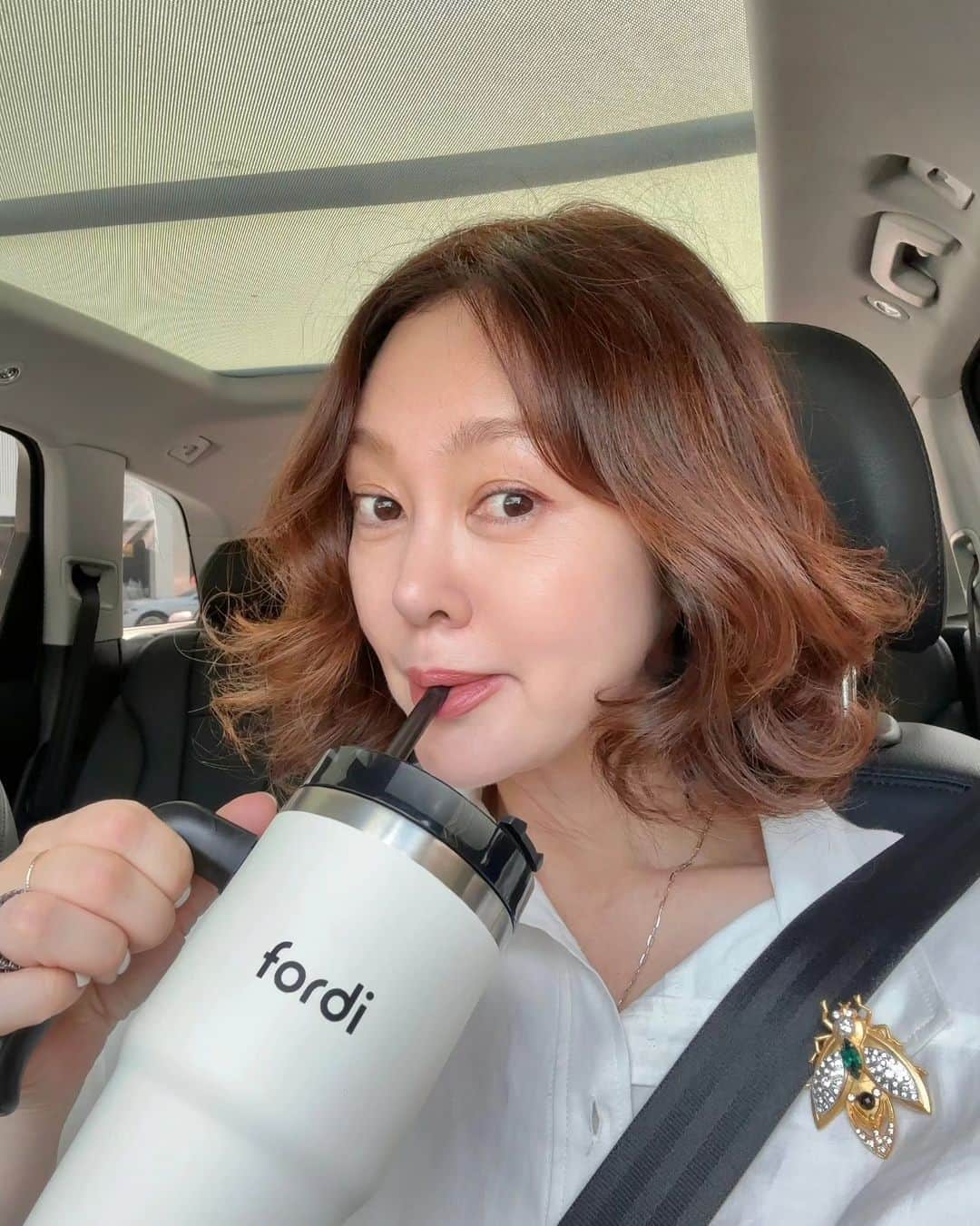 イ・スンヨンのインスタグラム：「요즘 부쩍 더 행복해보이는 @evajunie  에바주니의수장 김준희 대표가 런칭한 @fordi.club 골프웨어 포디의 팝업 현장 무역센터 현대점에 다녀왔어요   아기같았던 그룹 뮤의 히로인이었던 쭈니  넘넘 예뻤던아가가 존경해마지않는 사업가가되었어요   넘 자랑스럽고 리스펙한답니다   옷도 넘넘 예뻤고 가방은 말모말모 ㅋ 포디텀블러도  넘 편하구좋아요   모쪼록 더욱더 행복한 나날들 보내길 바라고 사업도 더 승승장구하기늘 🙏🙏  #어제오늘이섞였어요ㅋ #팝업은7일까지여요 #득템하시구요 #어버브매니아인건안비밀ㅋ  #오늘다시여름이에요 #습해습해 #추석때피서가야할까요?🤣🤣」