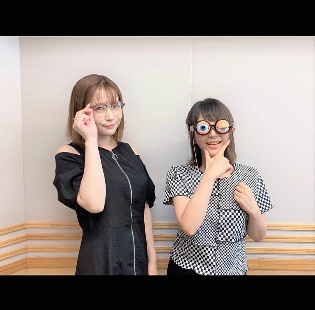 種田梨沙さんのインスタグラム写真 - (種田梨沙Instagram)「👓👀🕶️  最近のゆみりさ🥸  イベントを目前にウキウキな 現場の雰囲気が伝わってきますね！(？)  眼鏡が無いといったらこれを用意してくる アットホームで素敵な職場です！  #正直楽しかった #内山夕実 #種田梨沙」9月5日 23時01分 - tane_da_dayo