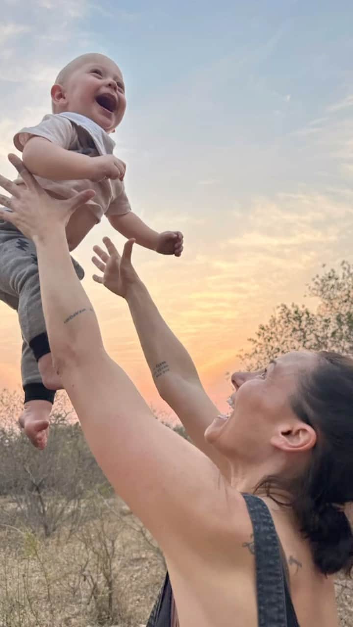 ブリアナ・エヴィガンのインスタグラム：「Traveling around the world with my boy ♥️ watching life through his eyes sure is a whole new beautiful way to be looking at the planet. The pure soul of a child is the greatest thing to be in existence with.」