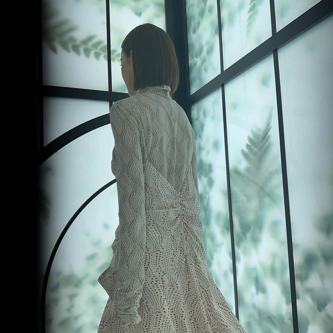 藤井夏恋のインスタグラム：「🌿💎🐈‍⬛🪽🦚🐚」