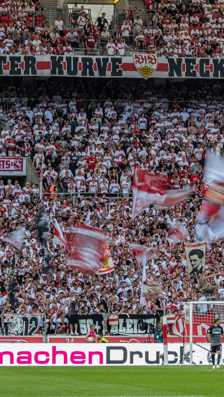 VfBシュトゥットガルトのインスタグラム：「Musik in den Ohren. 🥹🤍❤️  #VfB #vfbstuttgart #vfbstuttgart1893 #auscannstatt #furchtlosundtreu #VfBInsta」