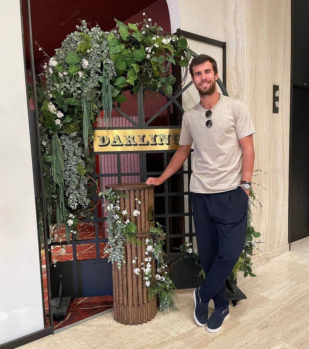 カレン・ハチャノフのインスタグラム：「Home away from home 🙌🏻  Thank you @parklanenewyork for your hospitality during my stay in New York!」