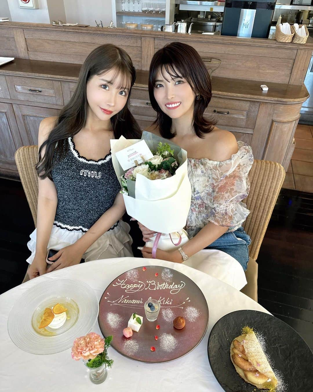 ききまるさんのインスタグラム写真 - (ききまるInstagram)「thx🤍🥂 . . ななみんと葉山のレストランに🍽️💓 @na7na1  . 7月8月がお互い誕生日てことで 遅くなっちゃったけどお互いお祝い✨🥂 . . 海辺にあって凄くロケーション良かった✌️ 落ち着いた雰囲気でお祝いにはぴったりだったきがする🚗 . . 久しぶりにあったから話すこといっぱいで あっという間だった😆🩷 . ななみんと出会った時、私１９歳だったのに いつのまにか２６歳になってて焦った笑 . . . #誕生日プレゼント #誕生日プレート #誕生日ご飯 #逗子カフェ #逗子グルメ #葉山カフェ #葉山グルメ #葉山レストラン　#逗子レストラン　#女子会　#女子会ランチ　#ドライブデート　#海の見えるカフェ #神奈川ランチ」9月5日 23時20分 - kikigram_97