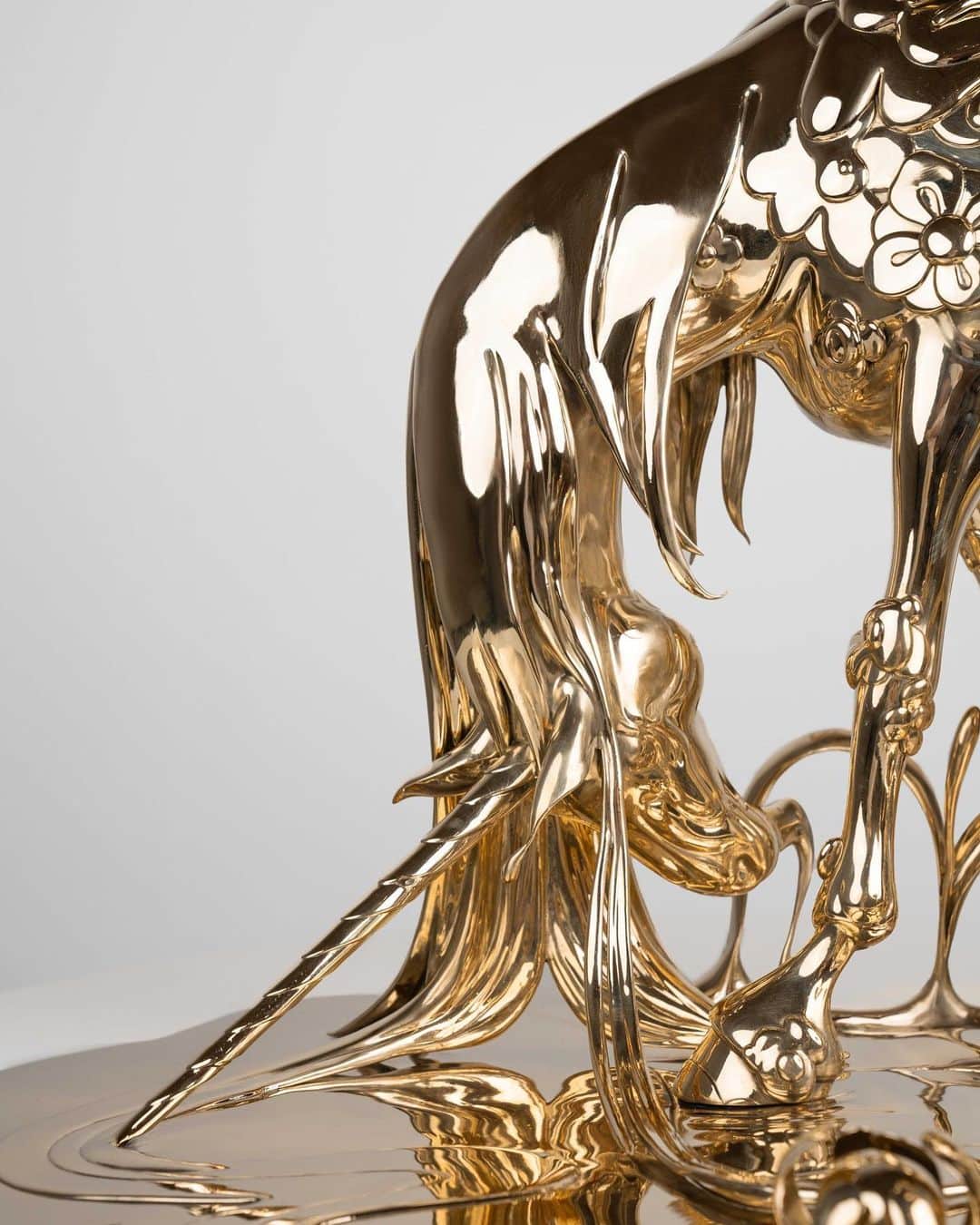 ジェームス・ジーンのインスタグラム：「Traveler in bronze ✨ On view now at Eternal Spiral III at SWCAC in Shenzhen @galleryallart」