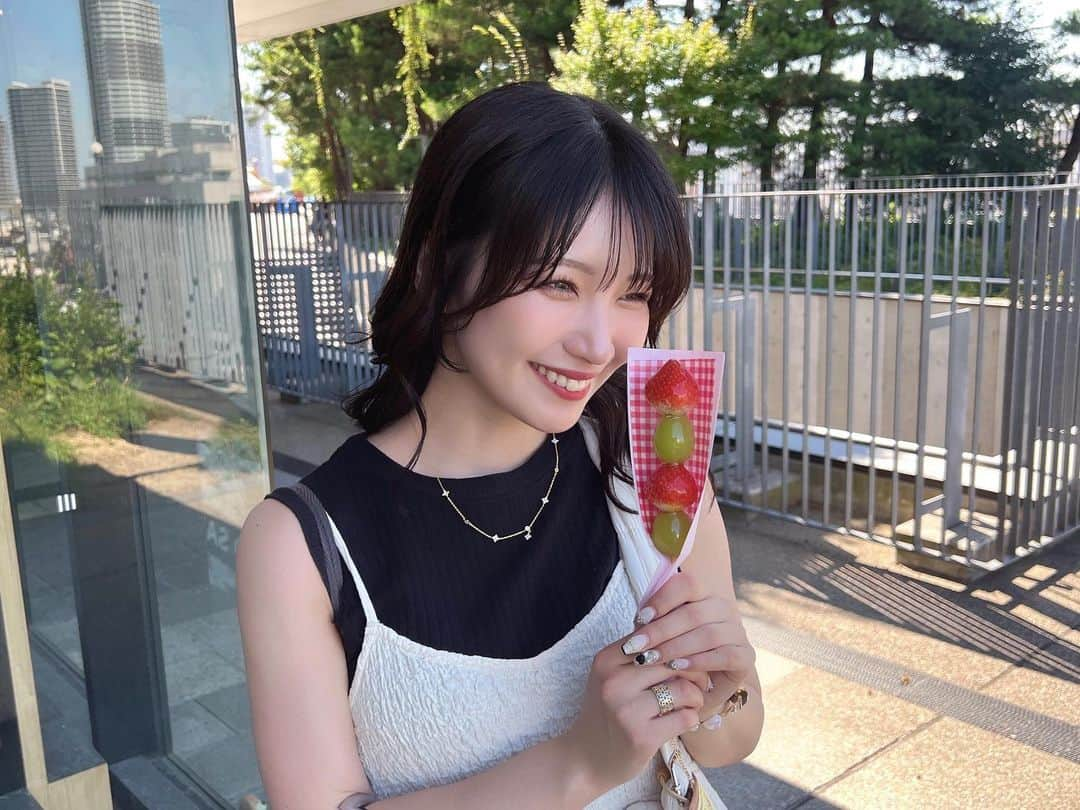 星野理沙さんのインスタグラム写真 - (星野理沙Instagram)「🍓  いちご飴すきでお家で作ろーと思ったけど毎回上手くできない、砂糖溶かしてかけて固めるだけだと思ってたんだけど奥が深いのかな🍓  昨日今日と仲良しの先輩たちと遊べて幸せでした明日からがんばるっ💪  明日はゆいりお誕生日当日で撮影会📸&電話特典会です☎️ 撮影会平日のお昼にも関わらず来てくれる方ありがとうね🥹 電話特典会ま　てるので初めましての方も良かったらお話ししましょ〜☺︎☺︎  明日も楽しみ！おやすみ〜🌙  #いちご飴 #いちごあめ #shein購入品 #東京スカイツリーソラマチ #ボブ #ミディアムヘア #アイドル #暗髪 #自撮り #idol #japaneseidol #instalike #instagood」9月5日 23時31分 - chanrisa_____