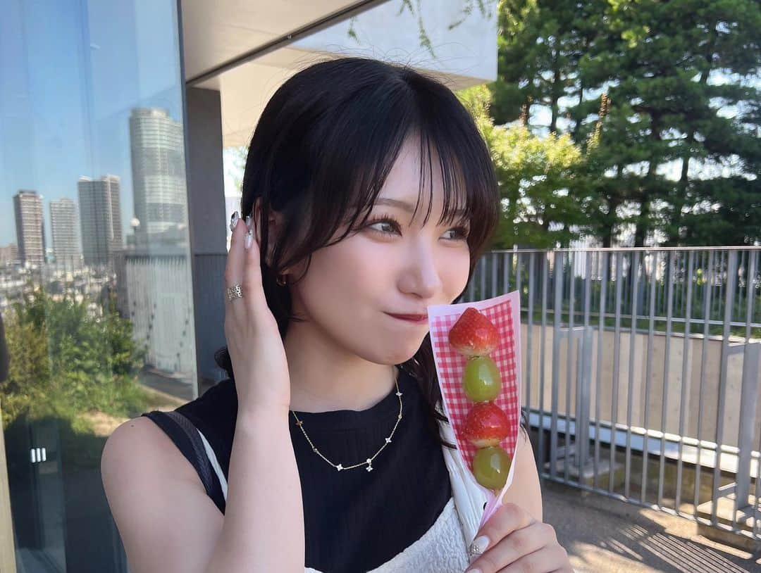 星野理沙さんのインスタグラム写真 - (星野理沙Instagram)「🍓  いちご飴すきでお家で作ろーと思ったけど毎回上手くできない、砂糖溶かしてかけて固めるだけだと思ってたんだけど奥が深いのかな🍓  昨日今日と仲良しの先輩たちと遊べて幸せでした明日からがんばるっ💪  明日はゆいりお誕生日当日で撮影会📸&電話特典会です☎️ 撮影会平日のお昼にも関わらず来てくれる方ありがとうね🥹 電話特典会ま　てるので初めましての方も良かったらお話ししましょ〜☺︎☺︎  明日も楽しみ！おやすみ〜🌙  #いちご飴 #いちごあめ #shein購入品 #東京スカイツリーソラマチ #ボブ #ミディアムヘア #アイドル #暗髪 #自撮り #idol #japaneseidol #instalike #instagood」9月5日 23時31分 - chanrisa_____